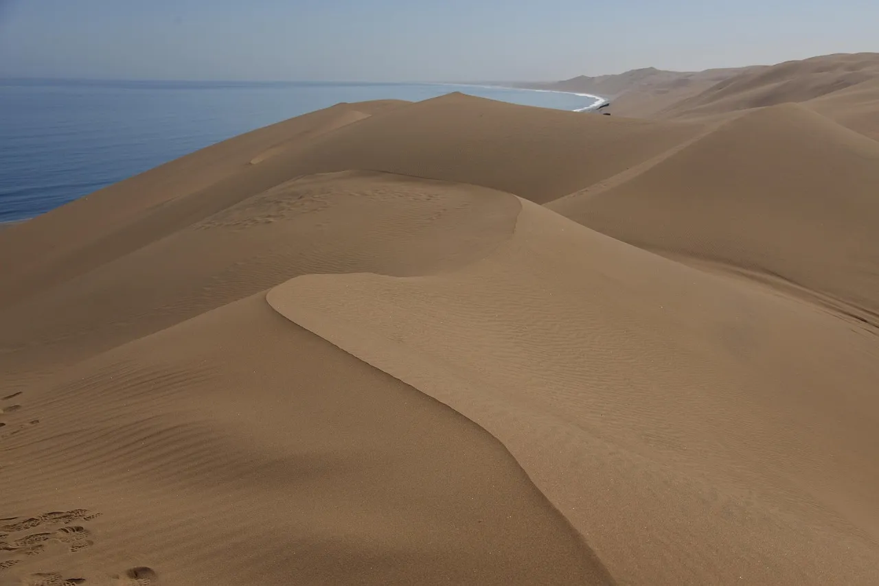 Dunes de sable de Namibie près de Walvis Bay