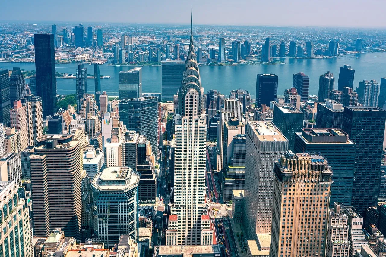 Gratte-ciel de Manhattan au bord de l'eau, à New York