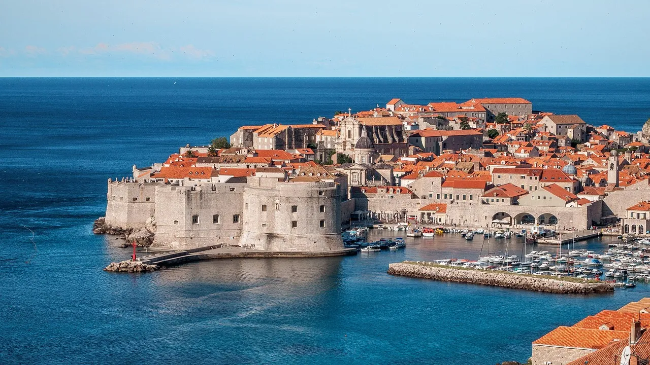 Les remparts de Dubrovnik au bord de l'Adriatique, en Croatie