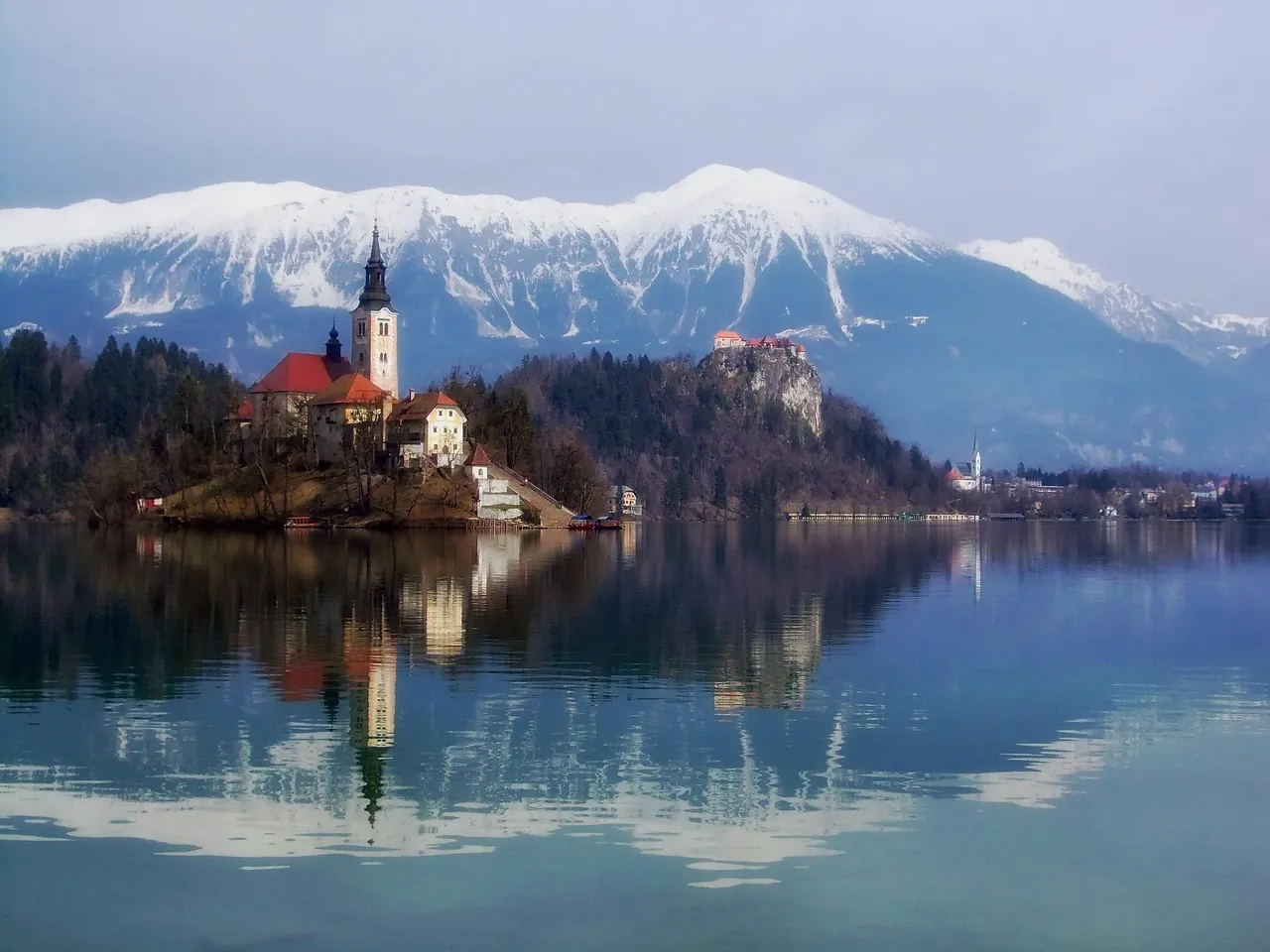 L'île et son église sur le lac de Bled, en Slovénie
