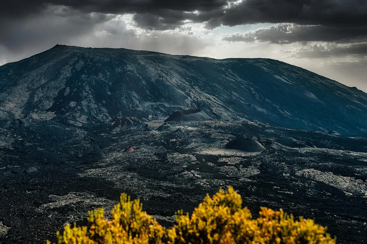 Le volcan du piton de la Fournaise, à La Réunion